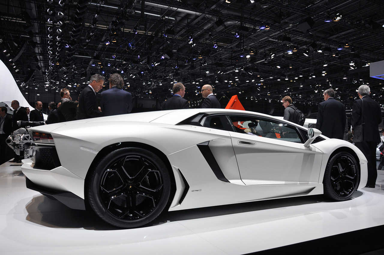 Hirelamborghini on Top Gear Review The Lamborghini Aventador   Blog   Signature Car Hire