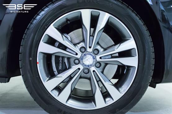 Mercedes V Class V250 Sport LWB wheel