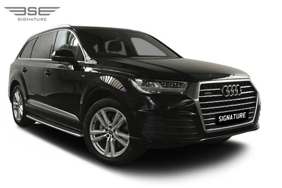 Audi Q7 Right Front View